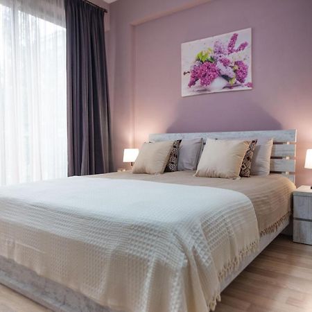 Gg Home - Cozy 2-Bedroom Apartment On Givi Kartozia Tbiliszi Kültér fotó