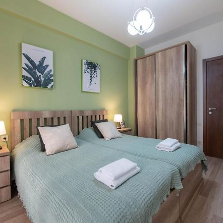 Gg Home - Cozy 2-Bedroom Apartment On Givi Kartozia Tbiliszi Kültér fotó