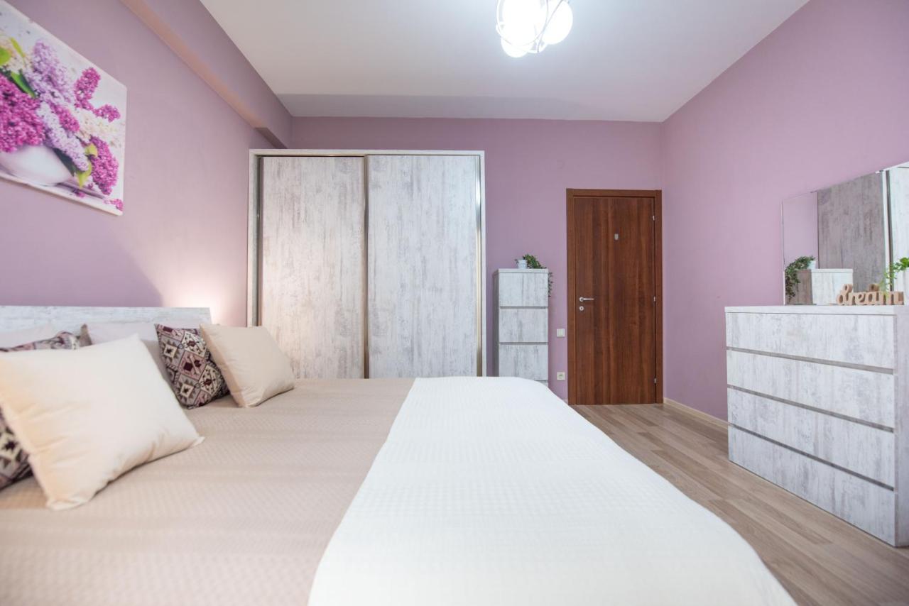 Gg Home - Cozy 2-Bedroom Apartment On Givi Kartozia Tbiliszi Kültér fotó