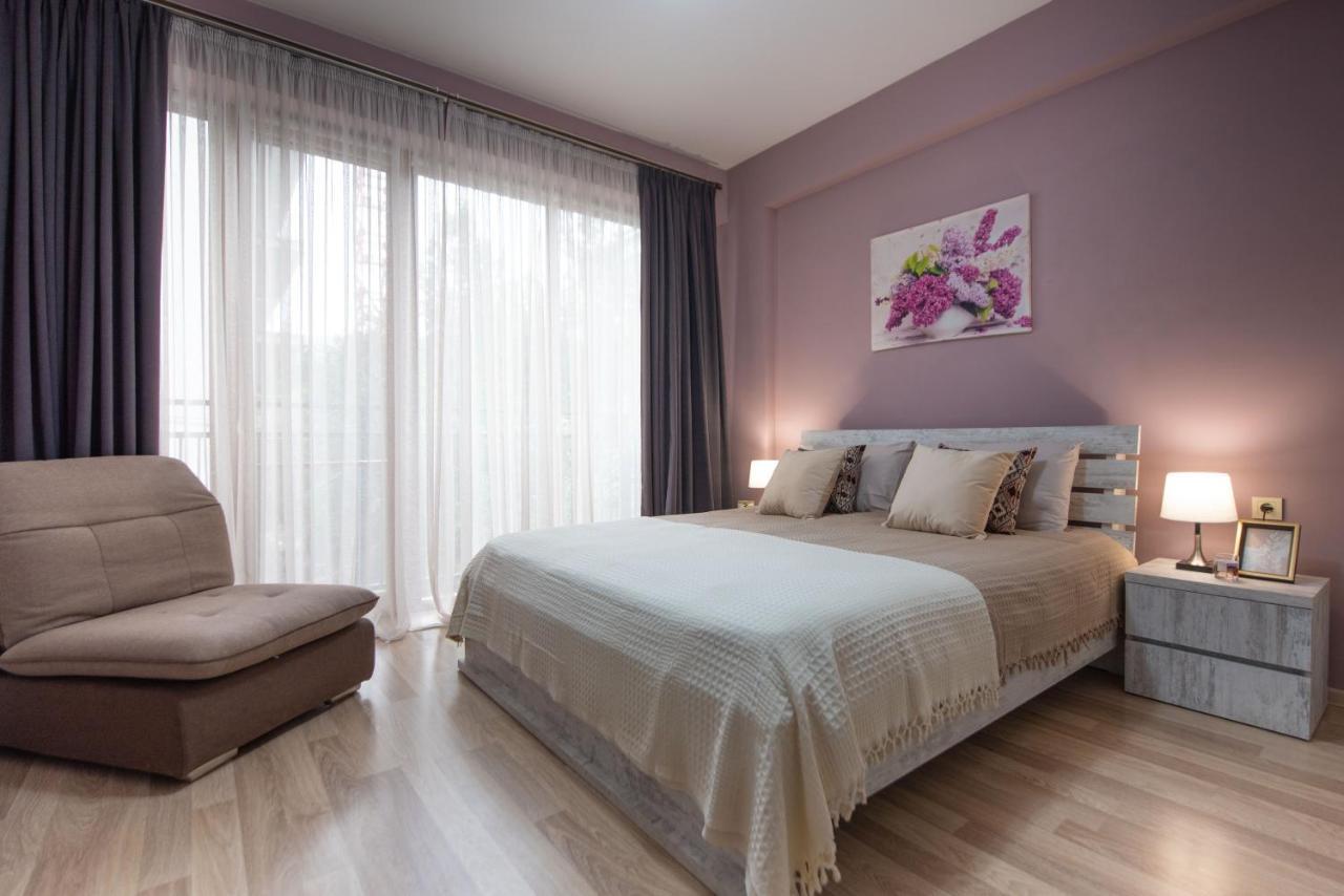 Gg Home - Cozy 2-Bedroom Apartment On Givi Kartozia Tbiliszi Kültér fotó