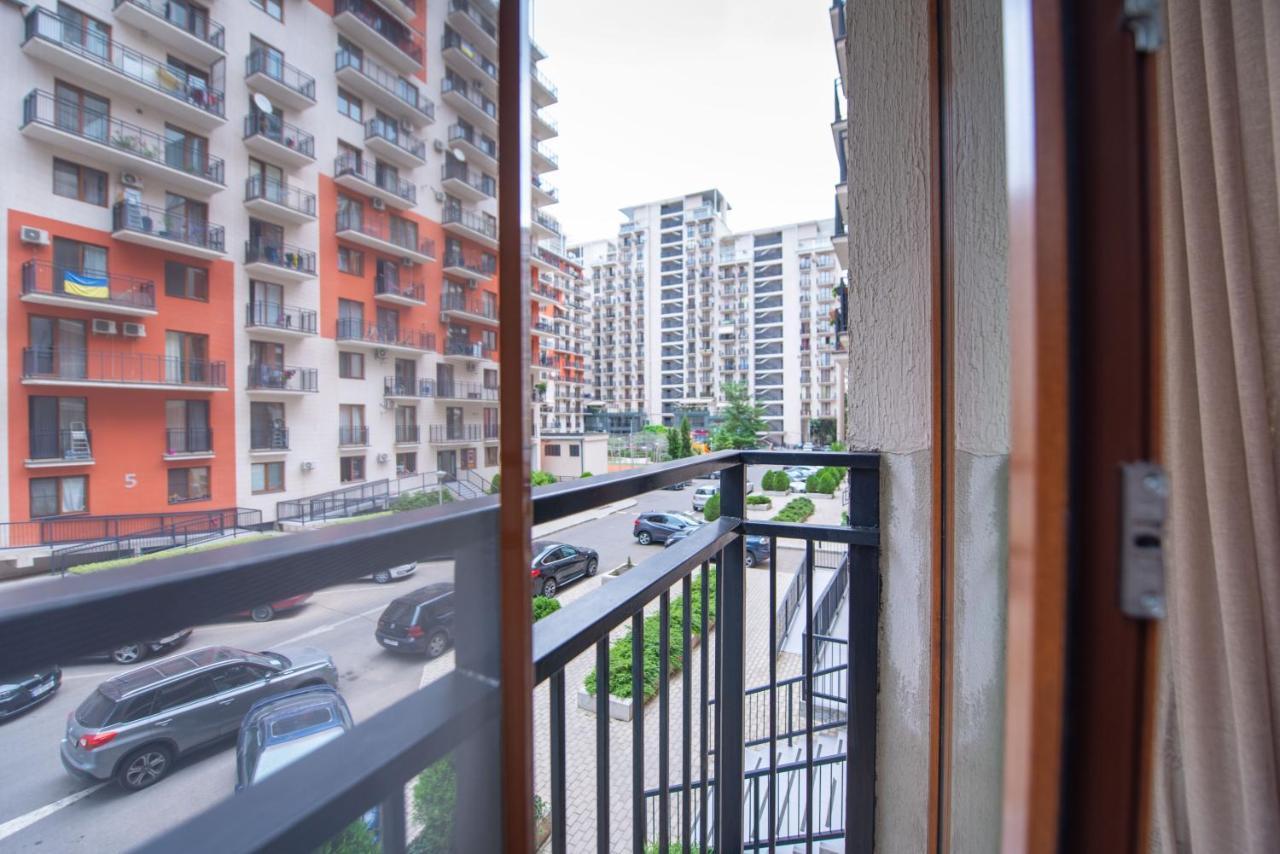 Gg Home - Cozy 2-Bedroom Apartment On Givi Kartozia Tbiliszi Kültér fotó