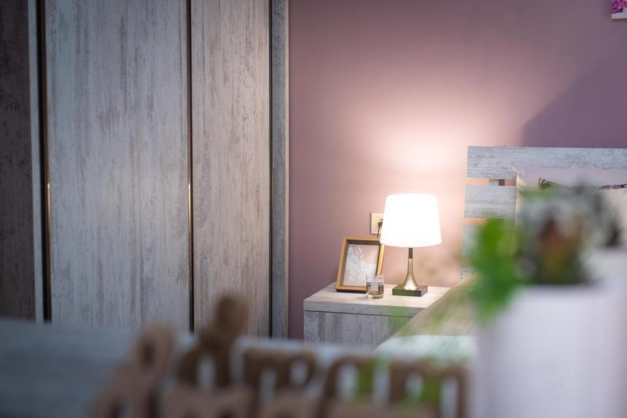 Gg Home - Cozy 2-Bedroom Apartment On Givi Kartozia Tbiliszi Kültér fotó