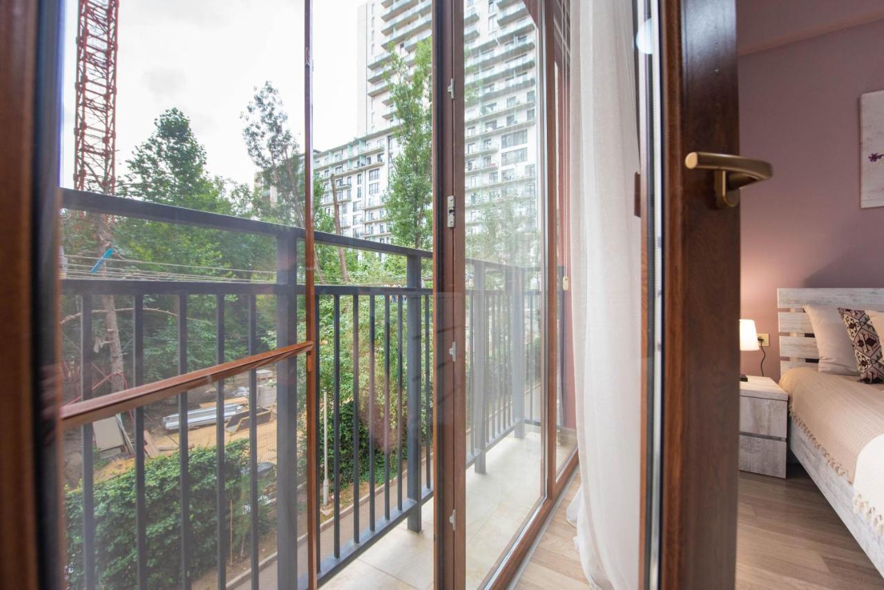 Gg Home - Cozy 2-Bedroom Apartment On Givi Kartozia Tbiliszi Kültér fotó
