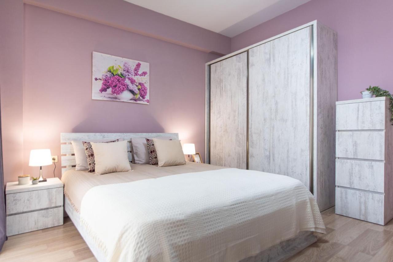 Gg Home - Cozy 2-Bedroom Apartment On Givi Kartozia Tbiliszi Kültér fotó