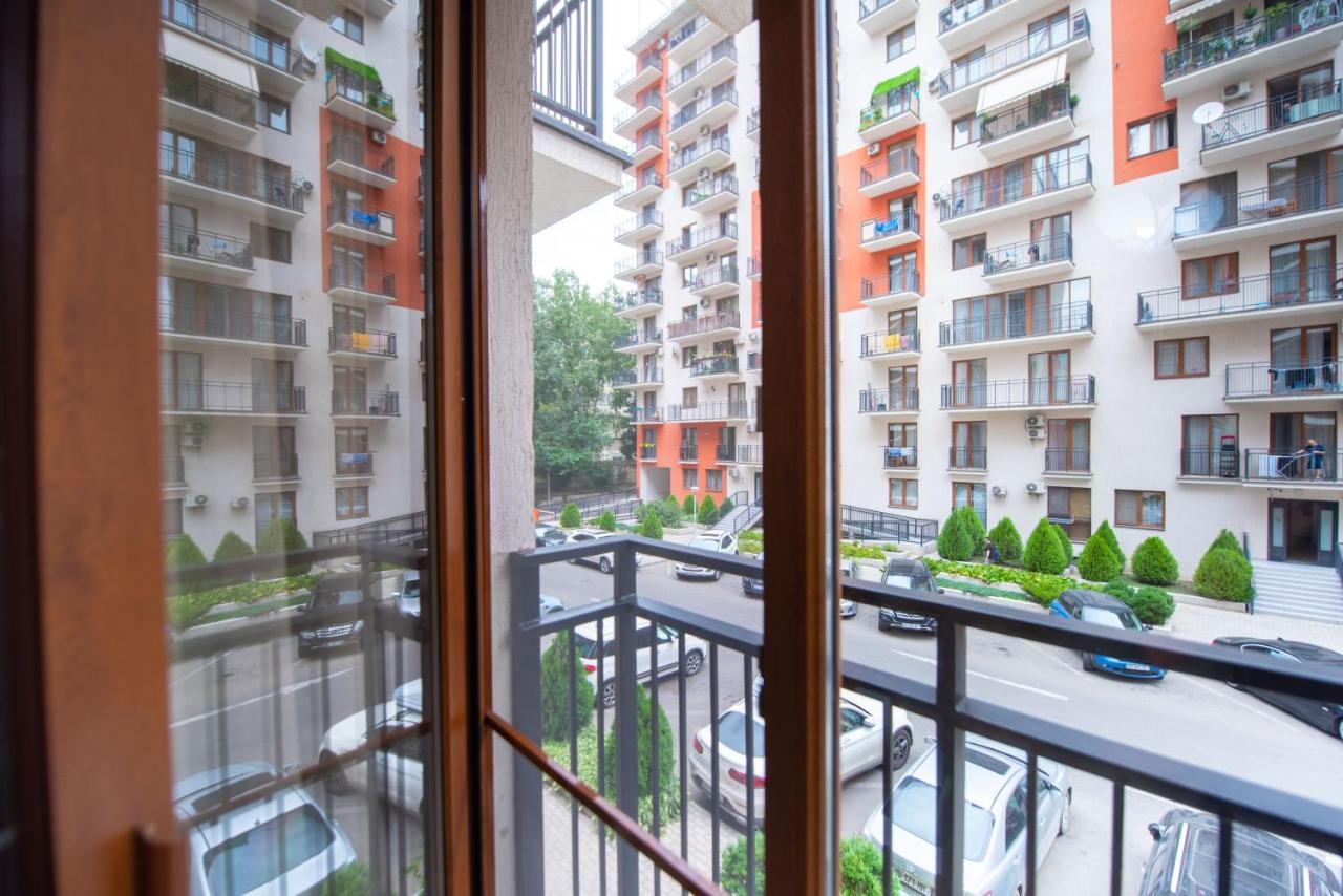 Gg Home - Cozy 2-Bedroom Apartment On Givi Kartozia Tbiliszi Kültér fotó