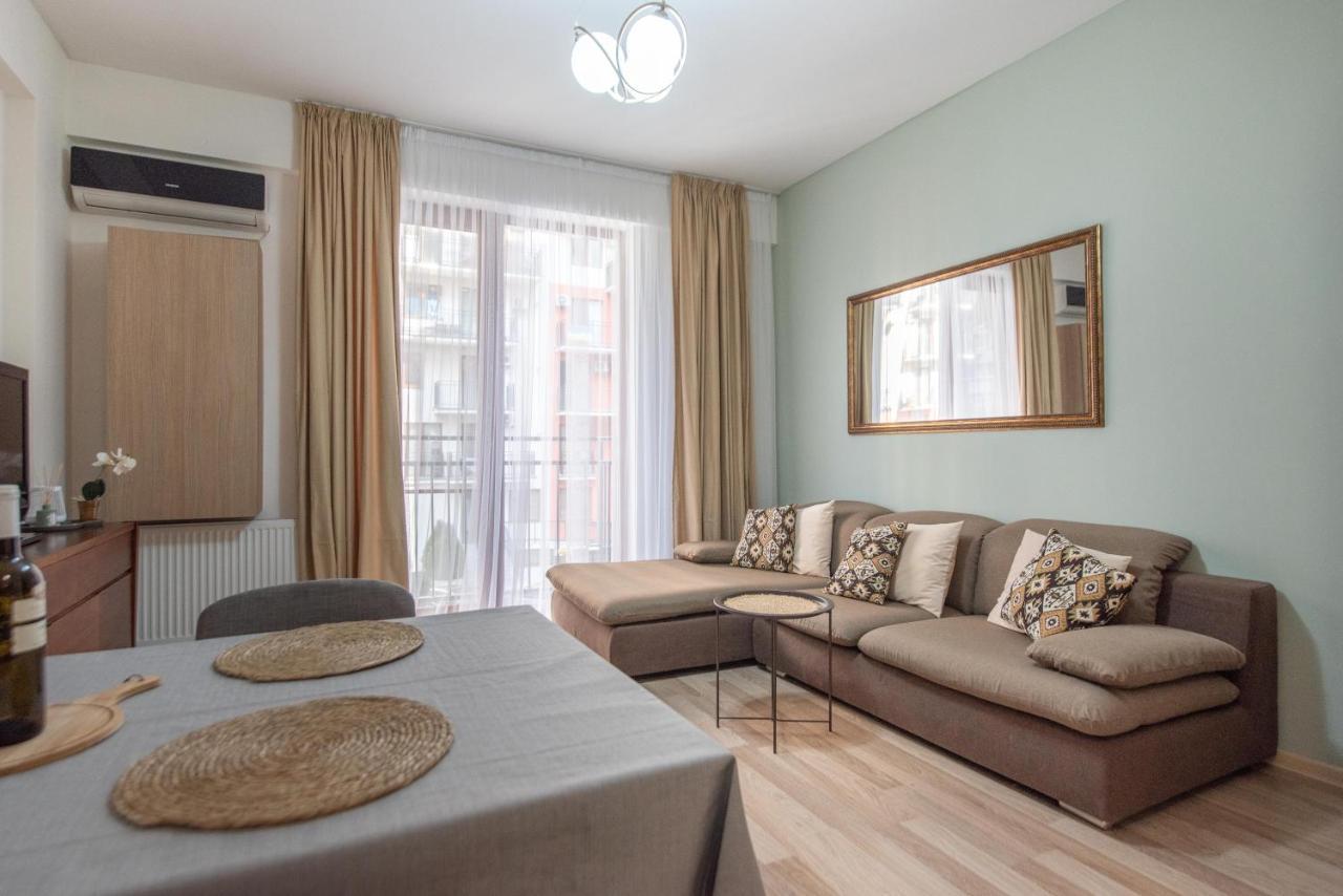 Gg Home - Cozy 2-Bedroom Apartment On Givi Kartozia Tbiliszi Kültér fotó