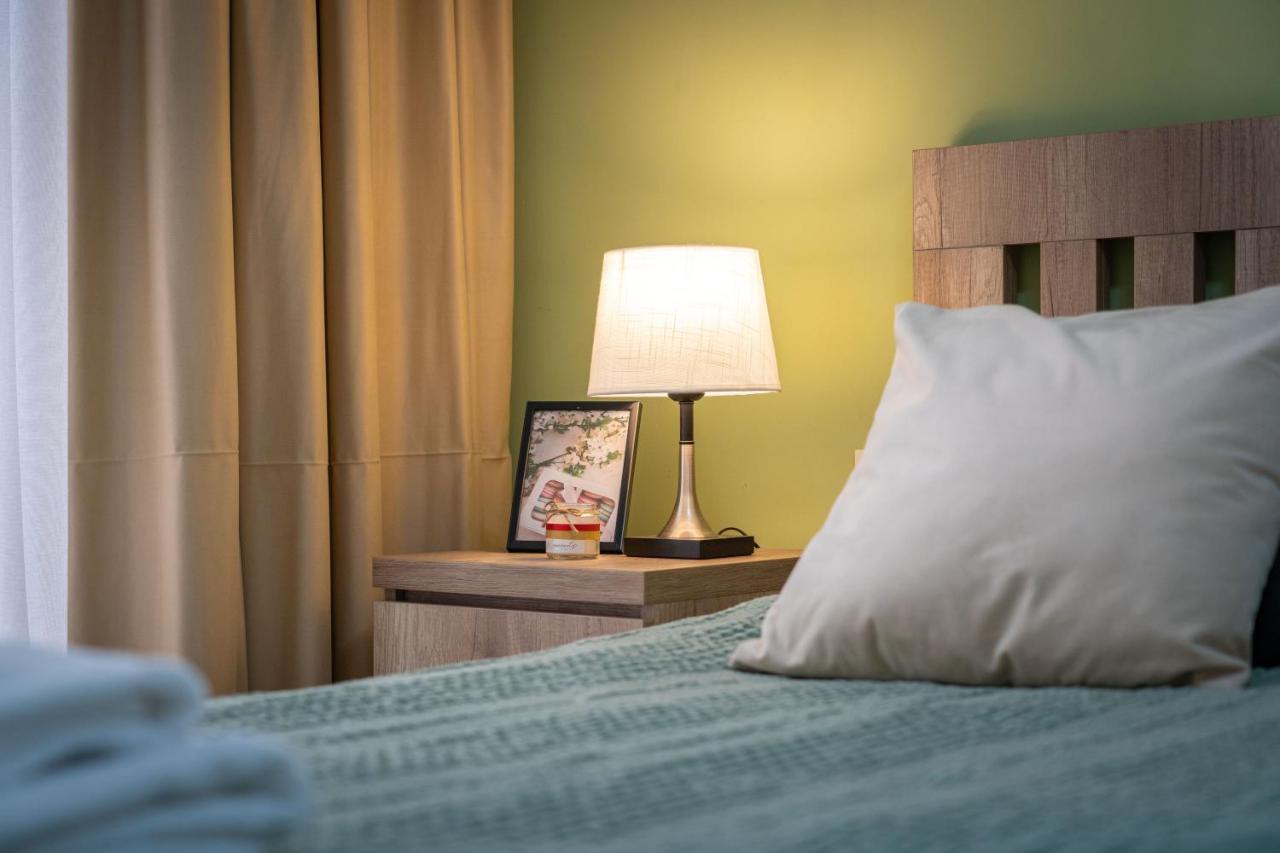 Gg Home - Cozy 2-Bedroom Apartment On Givi Kartozia Tbiliszi Kültér fotó